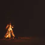 Io, Marta e la trans: una notte di fuoco e fiamme all’ombra del Vesuvio