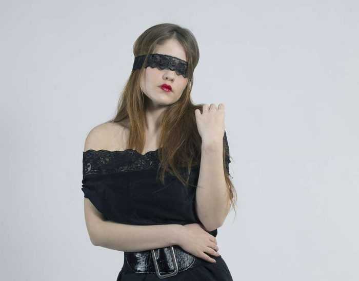 L'iniziazione bendata, Sesso al Buio